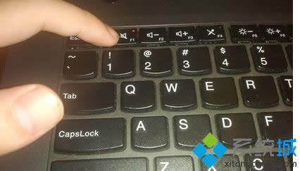按FN鍵 按FN鍵