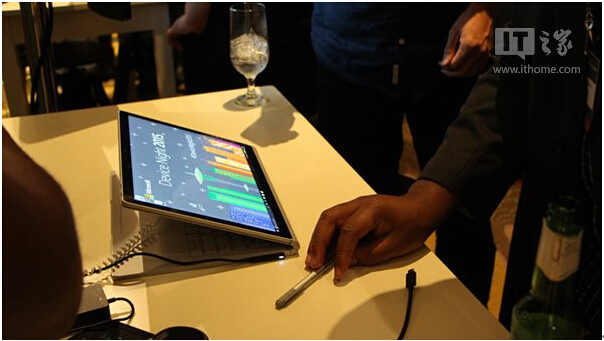 Windows10PӛSurface Book۵w